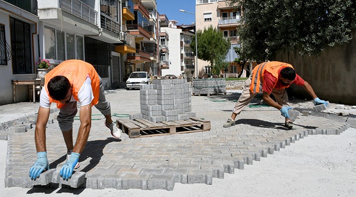 Kuşadası Belediyesi nden 85 farklı noktada yol bakım çalışması