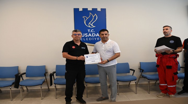 Kuşadası Belediyesi arama kurtarma ekibi eğitim sertifikasını Başkan Ömer Günel in elinden aldı