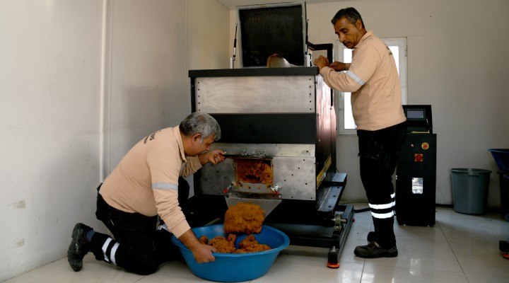 Kuşadası Belediyesi, can dostlar için mama üretiyor!