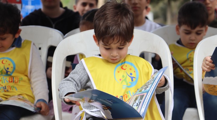 Kuşadası Belediyesi çocuklara okuma alışkanlığı kazandırıyor!