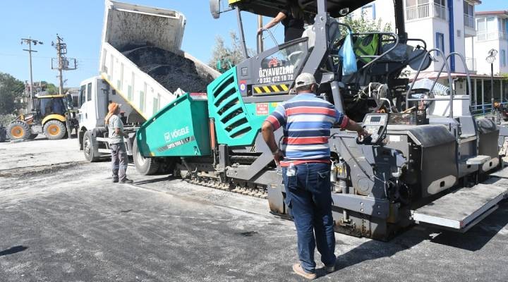 Kuşadası Karaova da bir sokak daha sıcak asfalta kavuştu