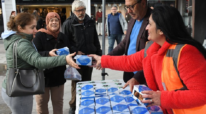 Kuşadası Belediyesi nden Berat Kandili ikramı