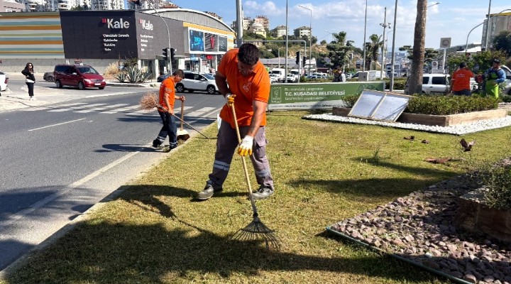 Kuşadası Belediyesi nden bayram öncesi yeşil alanlarda yoğun mesai