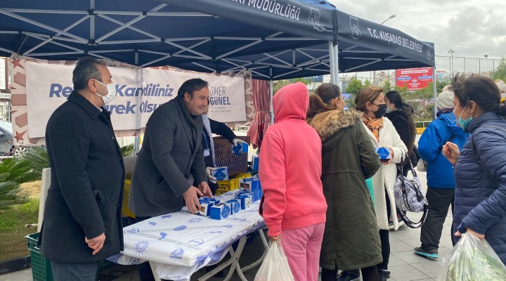 Kuşadası Belediyesi nden kandil simidi ikramı!