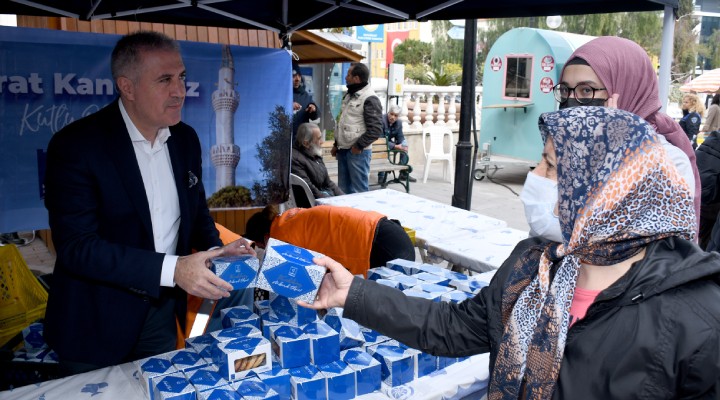 Kuşadası Belediyesi nden kandil simidi ve lokum ikramı!