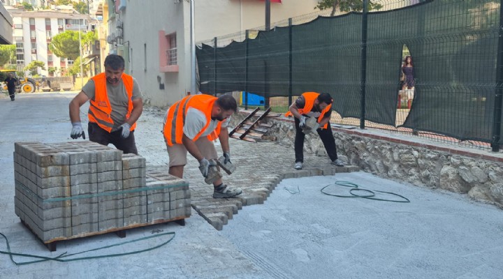 Kuşadası Belediyesi yol yapım çalışmalarına devam ediyor