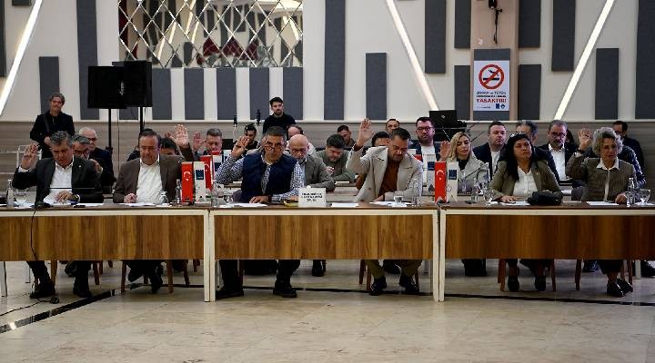 Kuşadası Belediye meclisi yılın son toplantısını yaptı