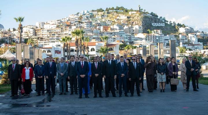 Kuşadası nda 24 kasım öğretmenler günü kutlandı