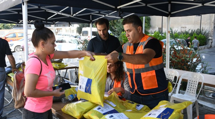 Kuşadası nda 911 öğrenciye kırtasiye desteği!