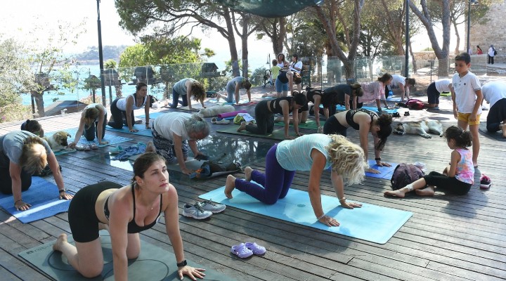 Kuşadası nda Dünya Yoga Günü etkinliği!