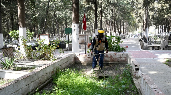 Kuşadası nda mezarlıklarda bakım onarım çalışması!