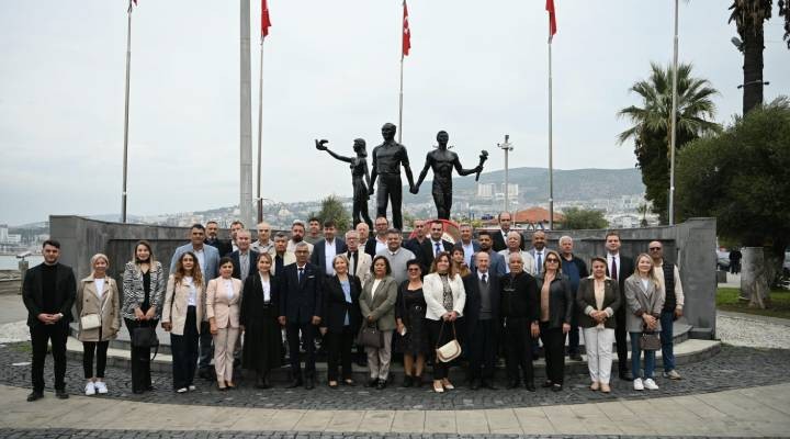 Kuşadası nda muhtarlar günü kutlandı