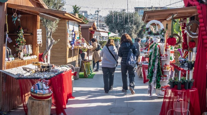 Kuşadası nda rengarenk yılbaşı pazarı