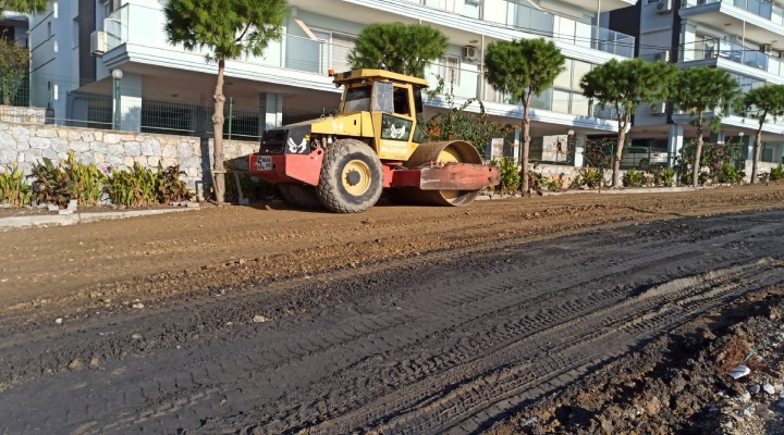 Kuşadası nda yol çalışmaları tam gaz!