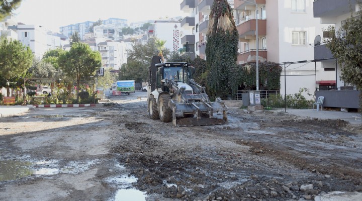 Kuşadası nda yol yenileme çalışmaları sürüyor!