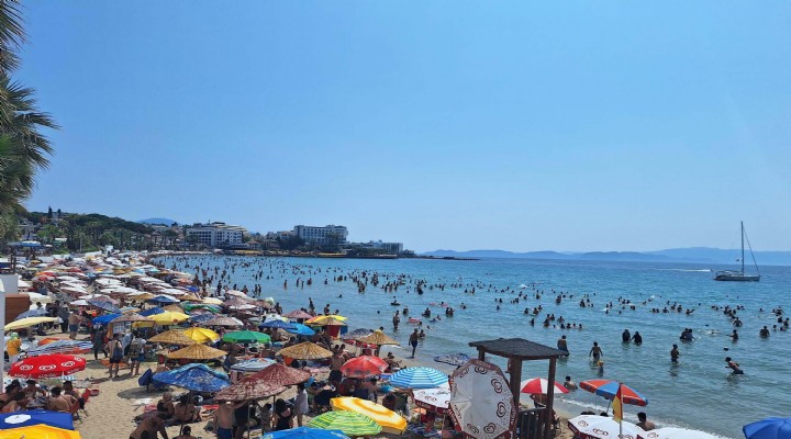 Kuşadası ndaki plajlar doldu taştı!