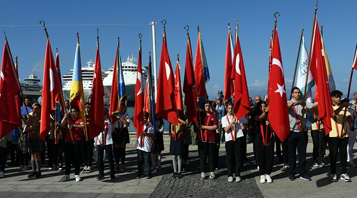 Kuşadası nı 100. yıl coşkusu sardı