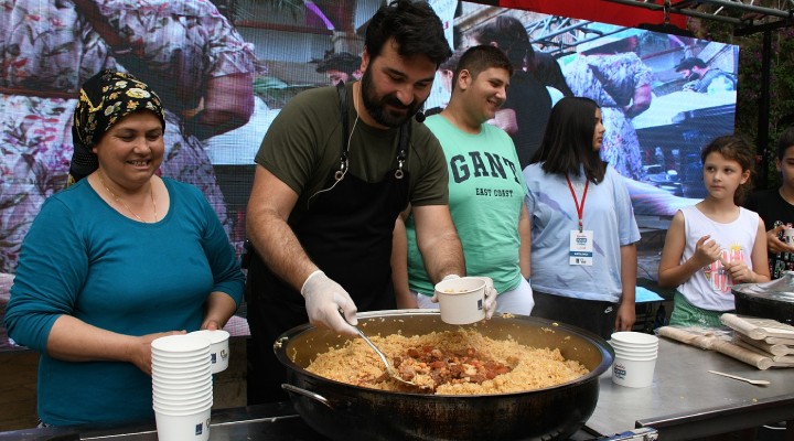 Kuşadası nın efsane lezzeti Baloma halkla buluştu