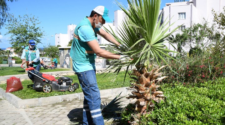 Kuşadası parklarında bahar temizliği!