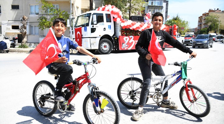 Kuşadası sokaklarında 23 Nisan coşkusu!