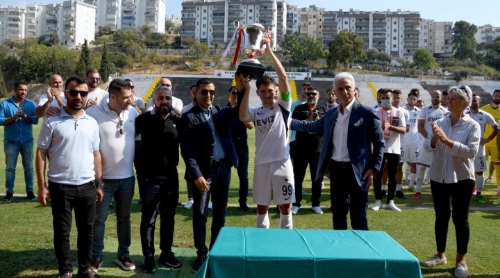 Kuşadasıspor şampiyonluk kupasına kavuştu!