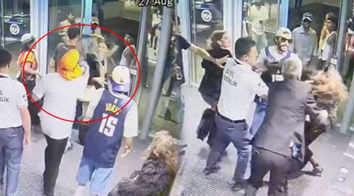 Lansman etkinliği olaylı bitti: Genç şarkıcılar birbirine girdi!