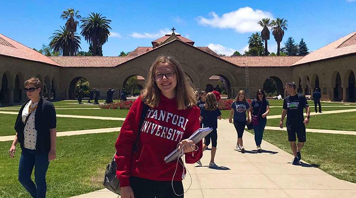 Liseli Zeynep, Stanford dan kabul aldı