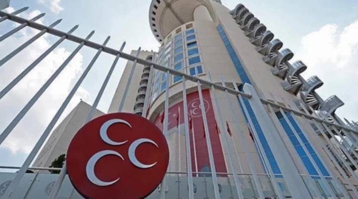 MHP’de 2 başkan birden istifa etti