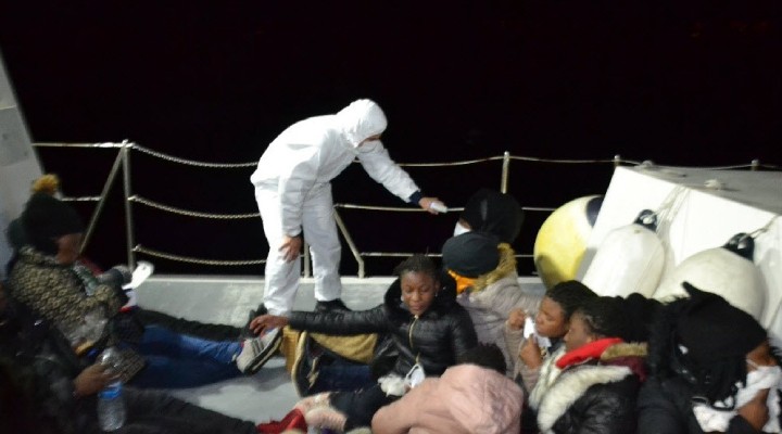Mahsur kalan 21 kaçak göçmen kurtarıldı