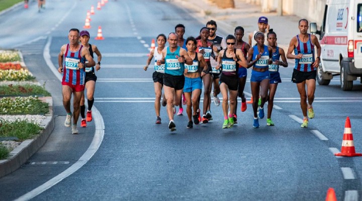 Maratonİzmir’de yarı dünya turu!