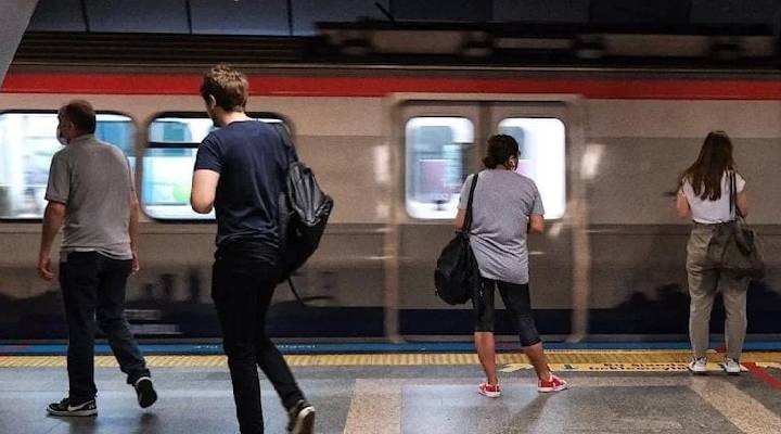 Marmaray da bir saat arayla iki intihar! Seferler durduruldu!