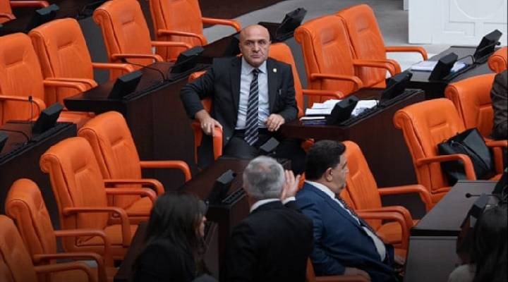 Meclis te vekiller birbirlerinin üzerine yürüdü