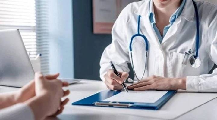 Meclis ten geçti: Doktorlar en fazla iki kurumda çalışabilecek