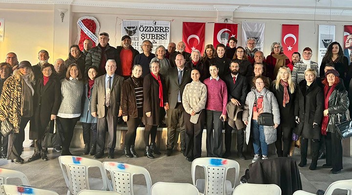 Menderes Adayı Çiçek demokrasi şehitlerini unutmadı