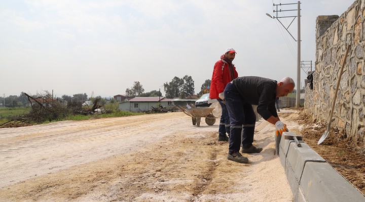 Menderes Görece de yollar yenileniyor