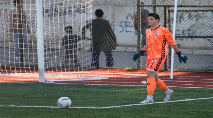 Menemen FK da kaleci Alp profesyonel oldu