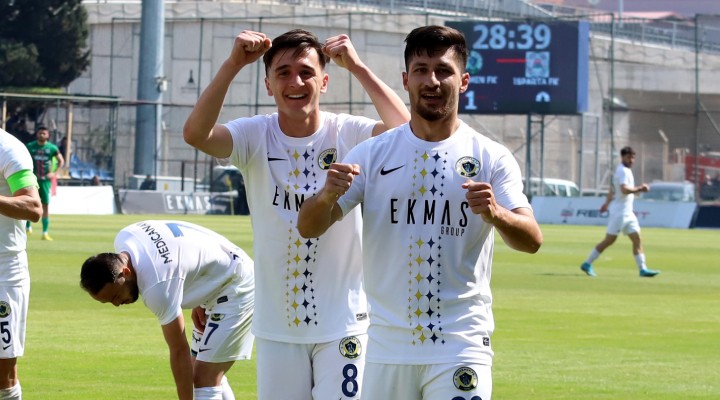 Menemen FK Nazilli önünde