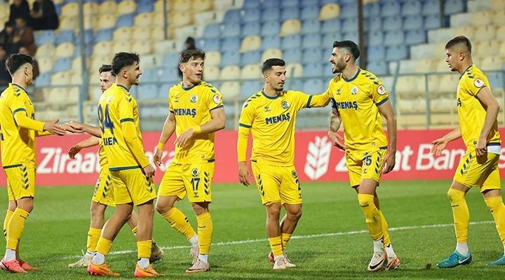 Menemen evinde takıldı