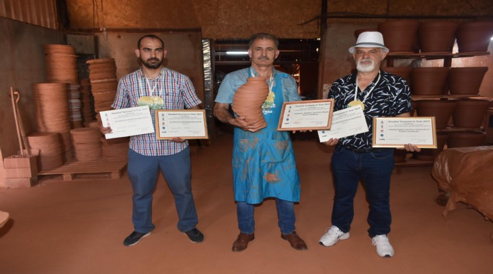 Menemenli çömlekçiler dünya birincisi