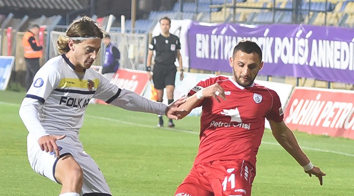 Altınordu Manisa FK önünde