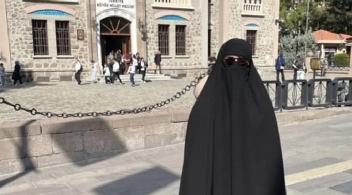 Metroda çarşaflı erkek paniği