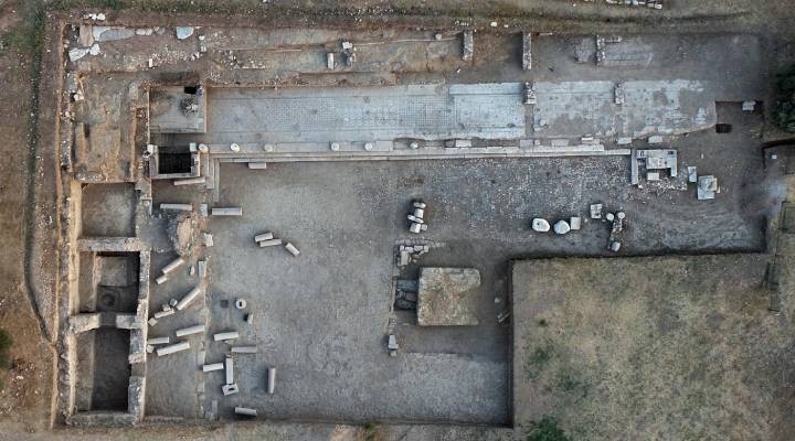 Metropolis te ticaretin kalbi olduğu değerlendirilen 1800 yıllık agora bulundu