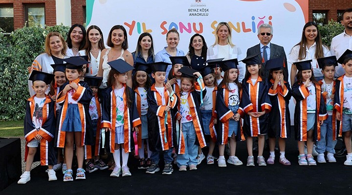 Minik Ekonomililer in  mezuniyet  heyecanı