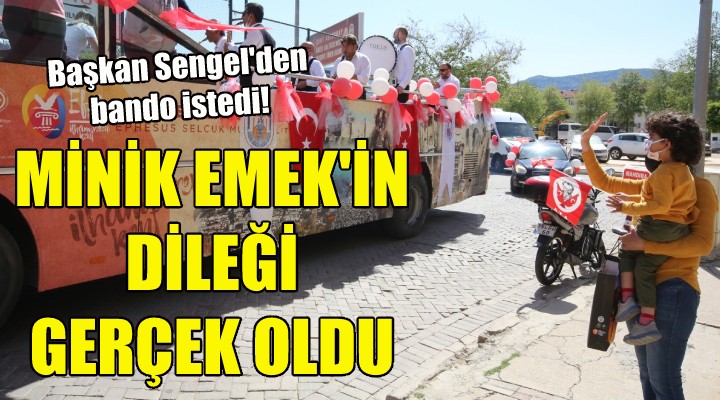 Minik Emek istedi, kortej evinin önünden geçti!