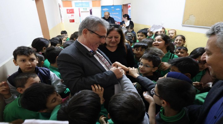 Minik öğrencilerden Başkan Tetik’e sevgi seli