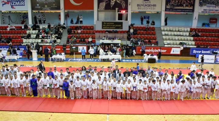 Minik sporcular Cumhuriyet için ter döktü