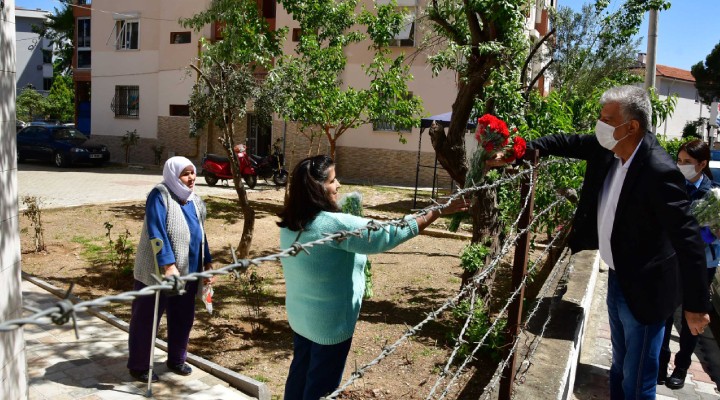 Narlıdere de karanfilli kutlama