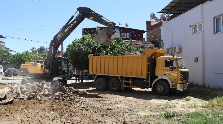 Nazilli de yol yenileme çalışmaları sürüyor