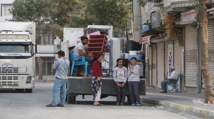 Nusaybin den kaçıyorlar! Çocuklarımız ağlıyor...