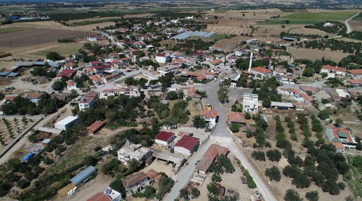 O köyü çıplaklar kampı sanıyorlar!